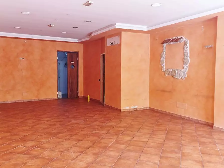 Immagine 5 di Locale commerciale in affitto  in Via Valle a Grottaminarda