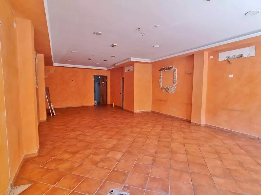 Immagine 7 di Locale commerciale in affitto  in Via Valle a Grottaminarda