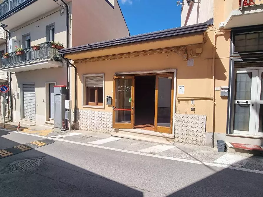 Immagine 2 di Locale commerciale in affitto  in Via Valle a Grottaminarda