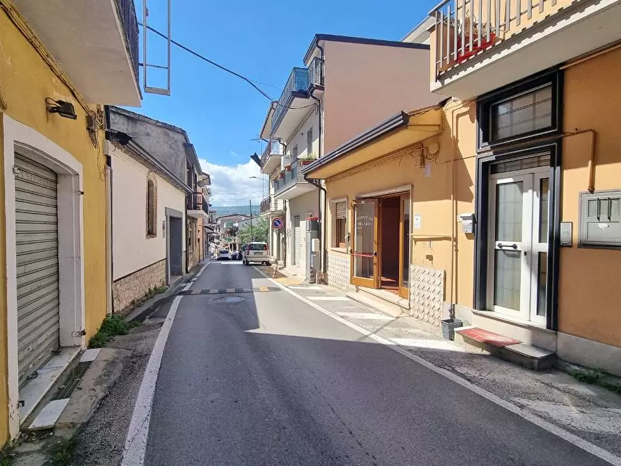 Immagine 3 di Locale commerciale in affitto  in Via Valle a Grottaminarda