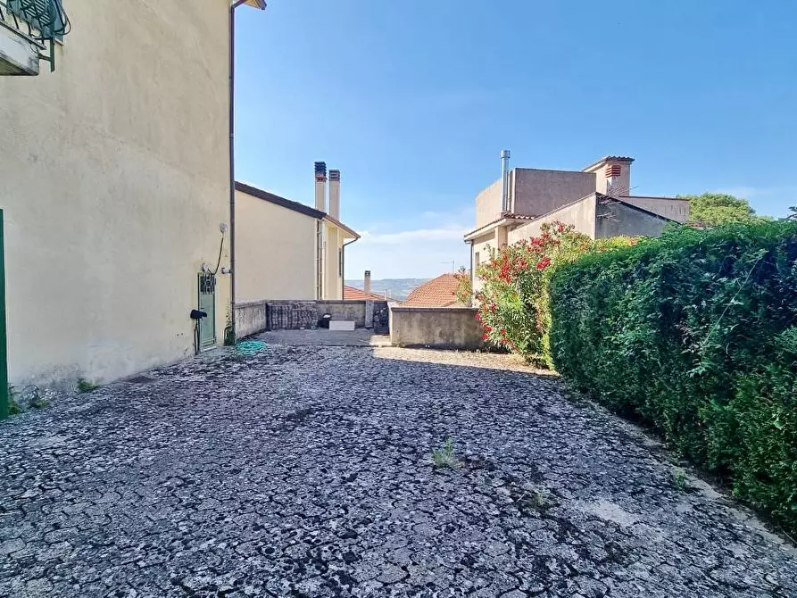 Immagine 4 di Casa bifamiliare in vendita  in Via Regina Margherita a Torella Dei Lombardi