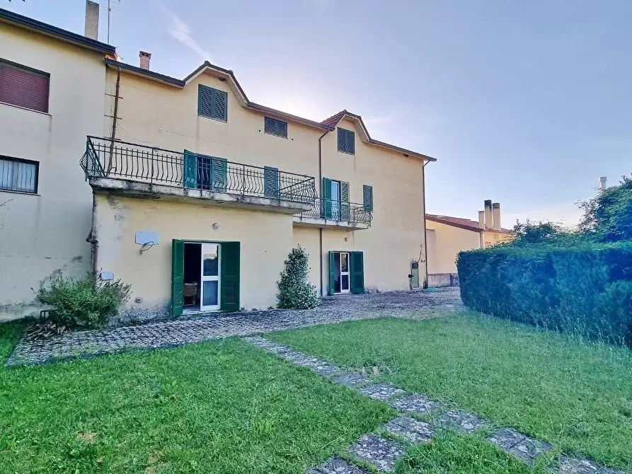 Immagine 2 di Casa bifamiliare in vendita  in Via Regina Margherita a Torella Dei Lombardi