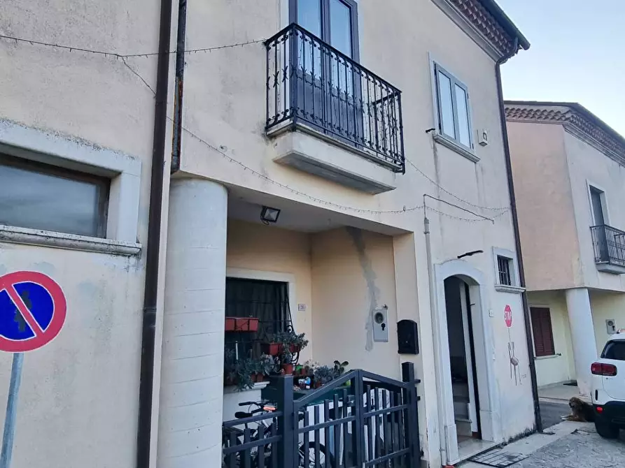 Immagine 1 di Villetta a schiera in vendita  in Via del Convento a Guardia Lombardi