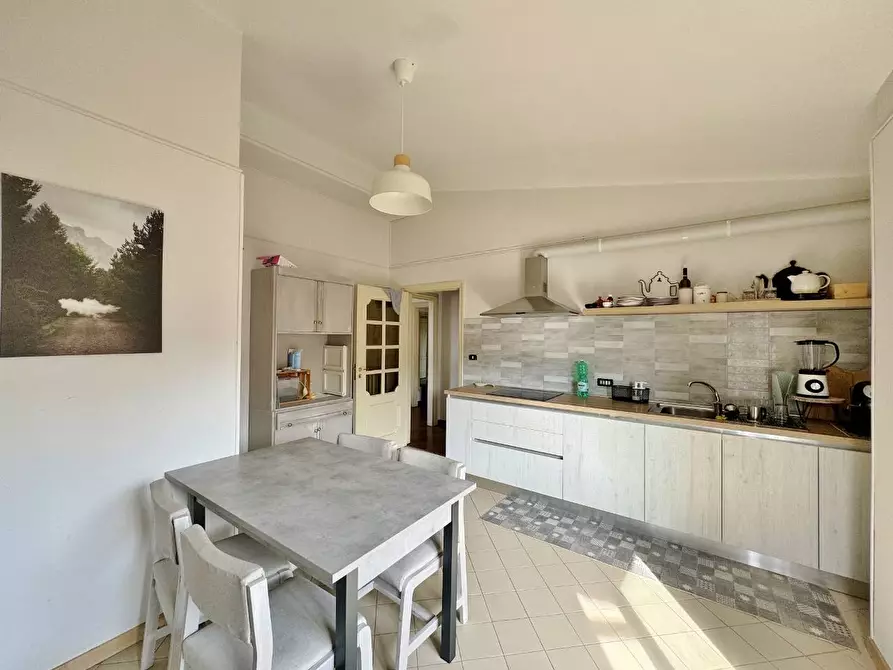 Immagine 6 di Appartamento in vendita  in VIA COLORI a Mirabella Eclano