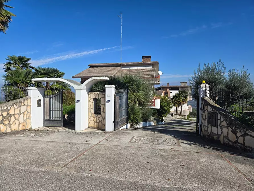 Immagine 18 di Villa in vendita  in via Cefalo Grifi a Torre Le Nocelle