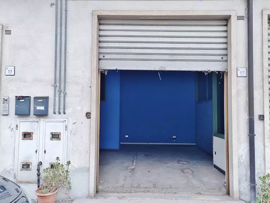 Immagine 1 di Box auto in vendita  in VIA COLORI a Mirabella Eclano