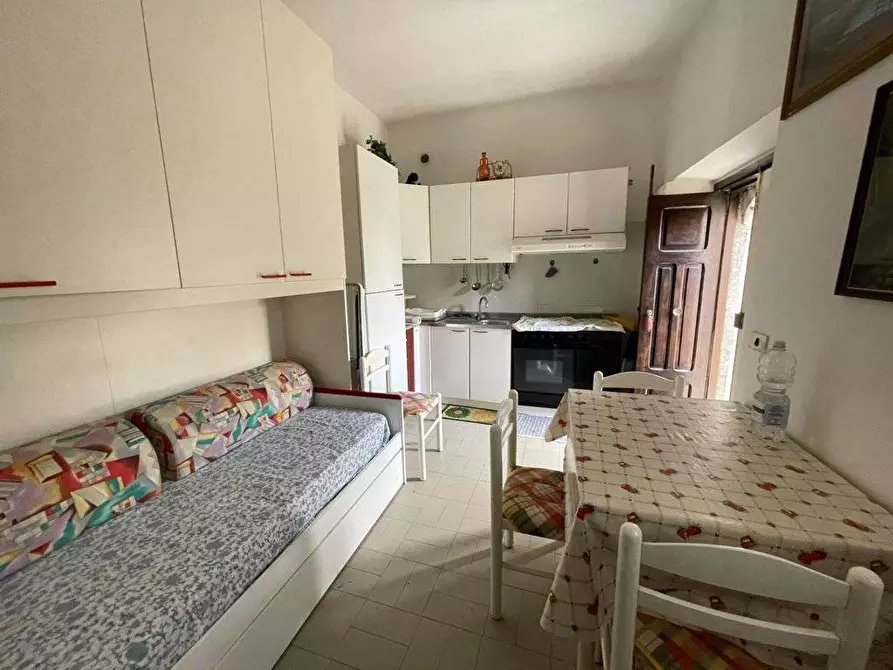 Immagine 3 di Casa semindipendente in vendita  in Via Melfitana a Montemarano