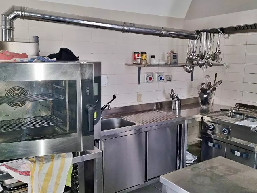 Immagine 9 di Locale commerciale in affitto  in Contrada Ruvitiello a Grottaminarda