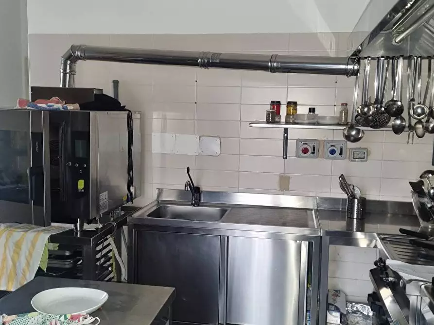 Immagine 13 di Locale commerciale in affitto  in Contrada Ruvitiello a Grottaminarda