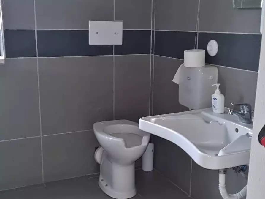 Immagine 29 di Locale commerciale in affitto  in Contrada Ruvitiello a Grottaminarda