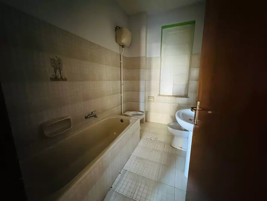 Immagine 11 di Appartamento in vendita  in VIA J.F. KENNEDY a Grottaminarda