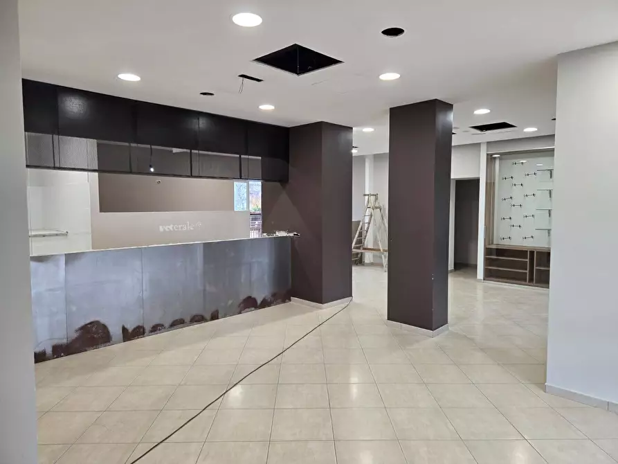 Immagine 4 di Locale commerciale in affitto  in via occhitelli a Volturara Irpina