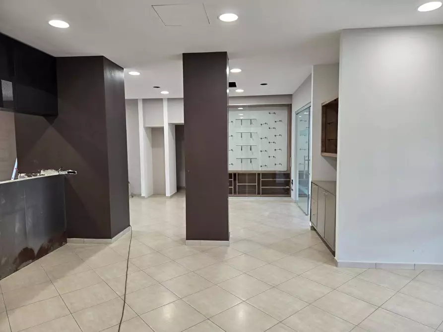 Immagine 5 di Locale commerciale in affitto  in via occhitelli a Volturara Irpina