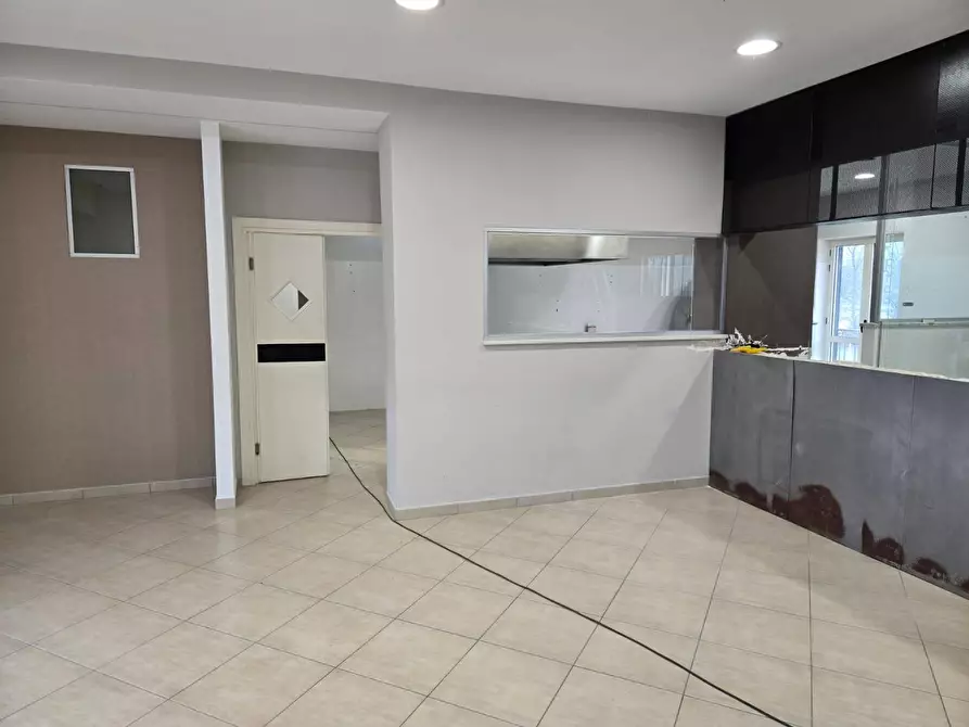 Immagine 7 di Locale commerciale in affitto  in via occhitelli a Volturara Irpina