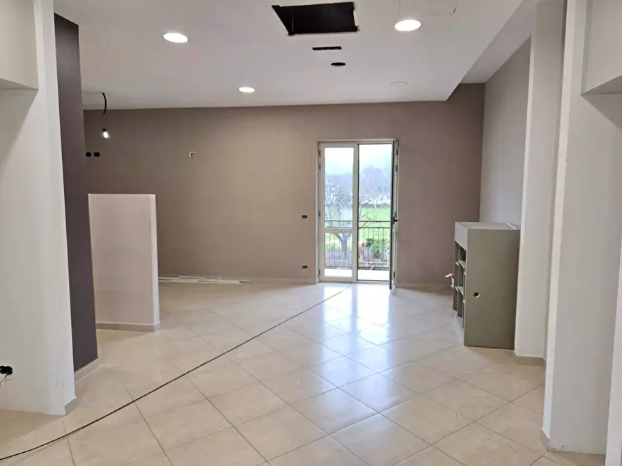 Immagine 11 di Locale commerciale in affitto  in via occhitelli a Volturara Irpina