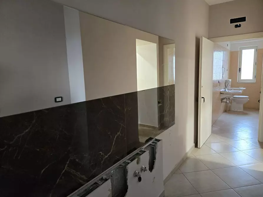 Immagine 12 di Locale commerciale in affitto  in via occhitelli a Volturara Irpina