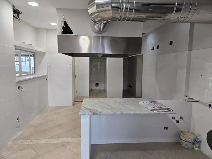 Immagine 14 di Locale commerciale in affitto  in via occhitelli a Volturara Irpina