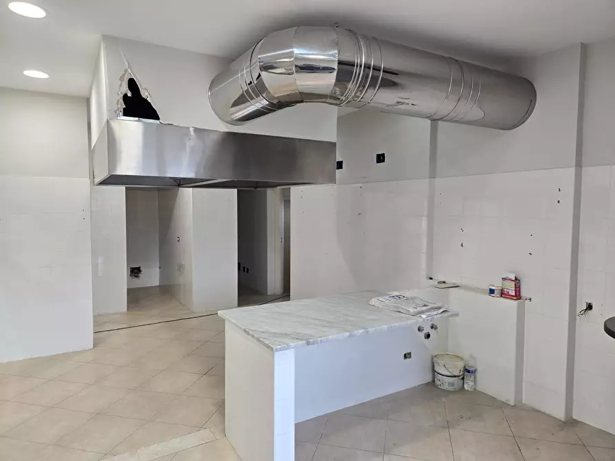 Immagine 15 di Locale commerciale in affitto  in via occhitelli a Volturara Irpina