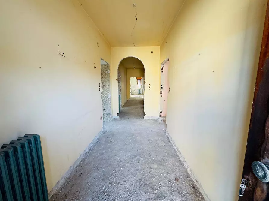 Immagine 11 di Villa in vendita  in VIA STAZIONE a Ceppaloni