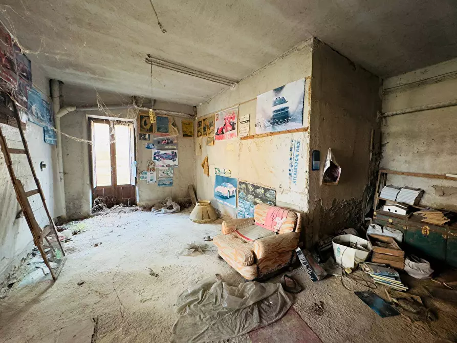 Immagine 23 di Villa in vendita  in VIA STAZIONE a Ceppaloni