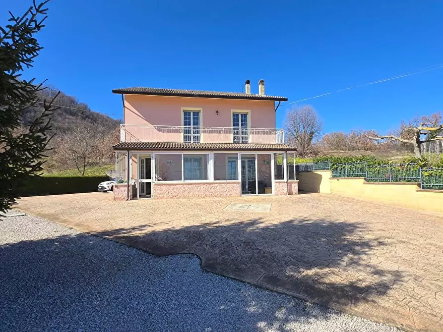 Immagine 2 di Villa in vendita  in C/da Quercete a Montemarano