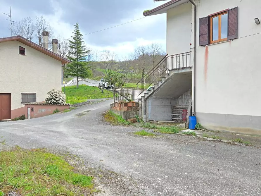 Immagine 3 di Casa indipendente in vendita  in contrada Baiano a Castelfranci