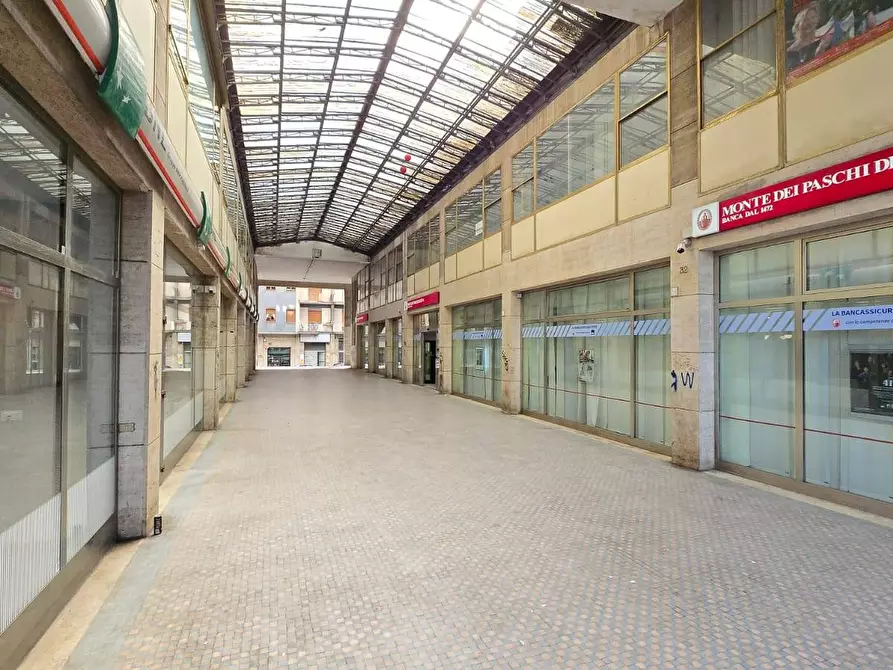 Immagine 9 di Ufficio in vendita  in via de renzi a Avellino