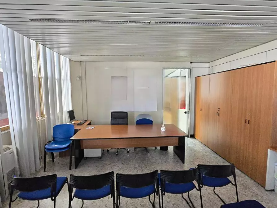 Immagine 10 di Ufficio in vendita  in via de renzi a Avellino