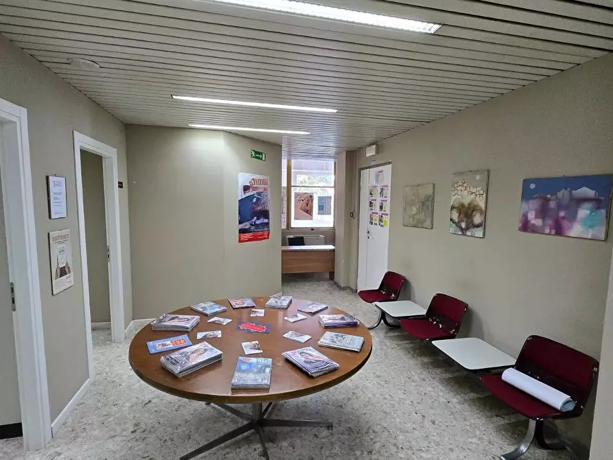 Immagine 24 di Ufficio in vendita  in via de renzi a Avellino