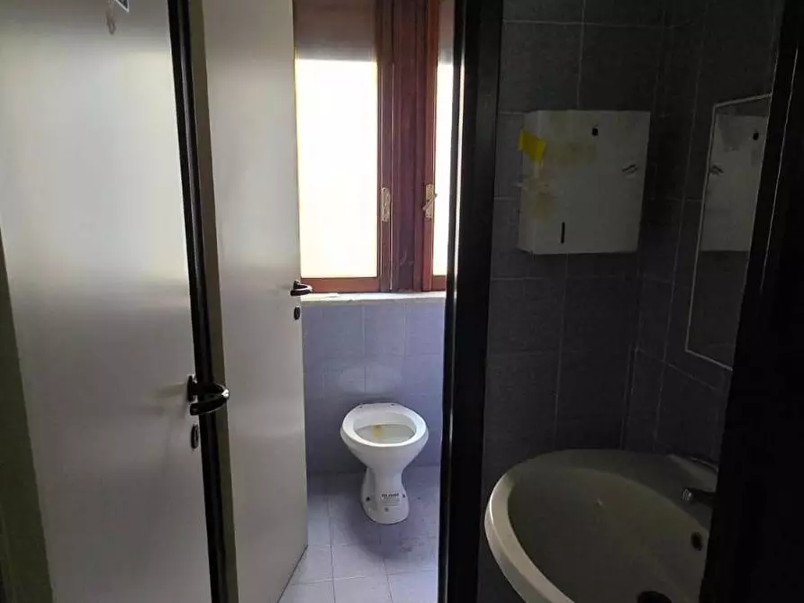 Immagine 26 di Ufficio in vendita  in via de renzi a Avellino