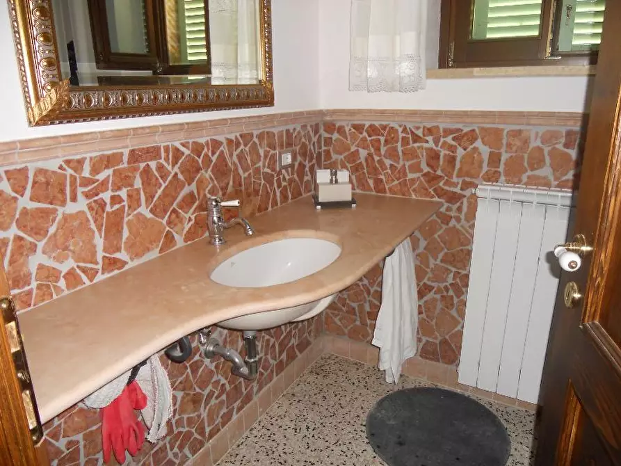 Immagine 19 di Rustico / casale in vendita  in offida a Offida