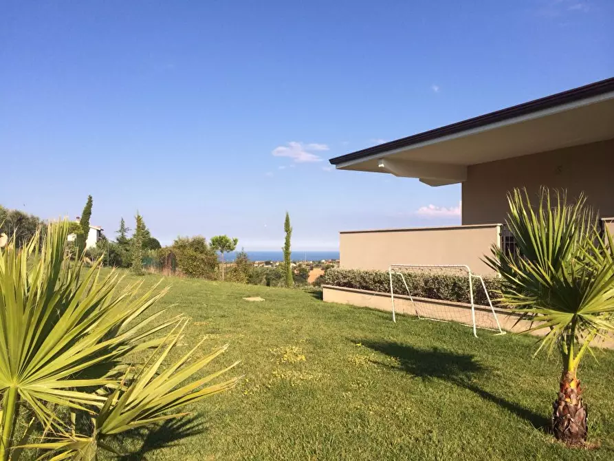 Immagine 30 di Villa in affitto  a Cupra Marittima