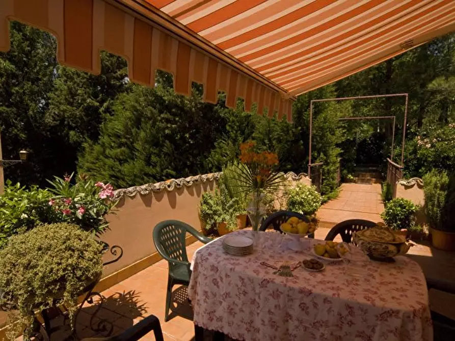 Immagine 8 di Rustico / casale in vendita  a Cossignano