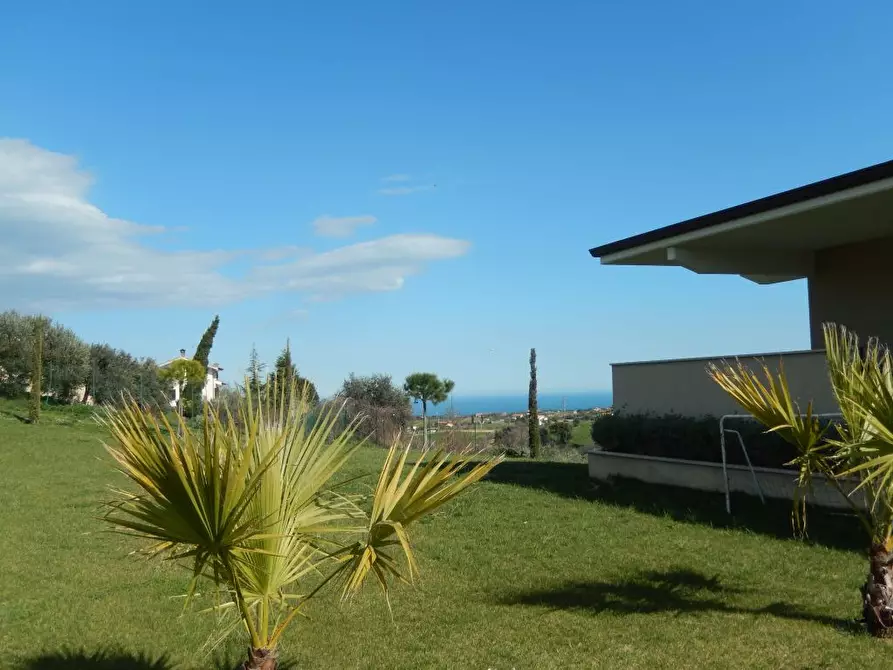 Immagine 5 di Villa in vendita  a Cupra Marittima