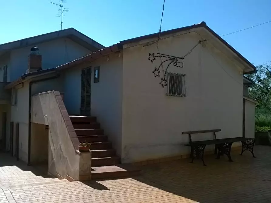 Immagine 3 di Rustico / casale in vendita  a Controguerra