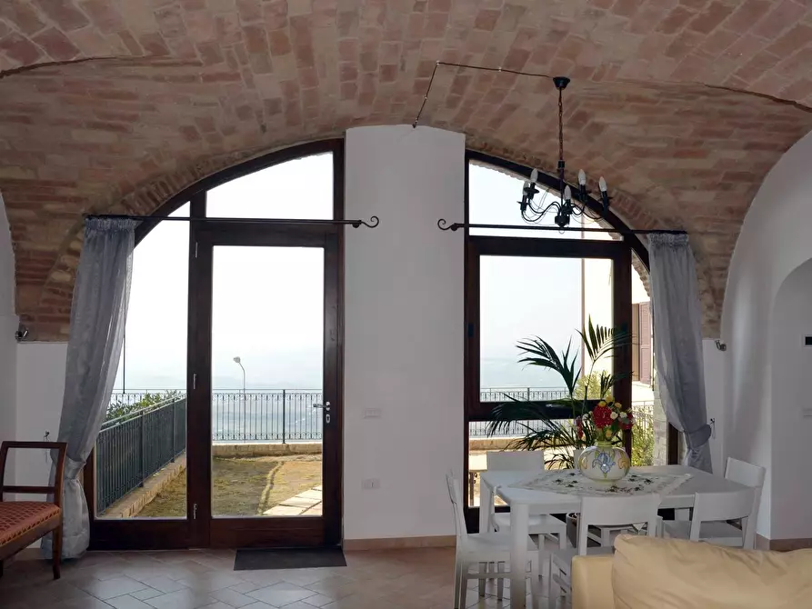 Immagine 1 di Casa indipendente in vendita  in corso vittorio emanuele a Ripatransone