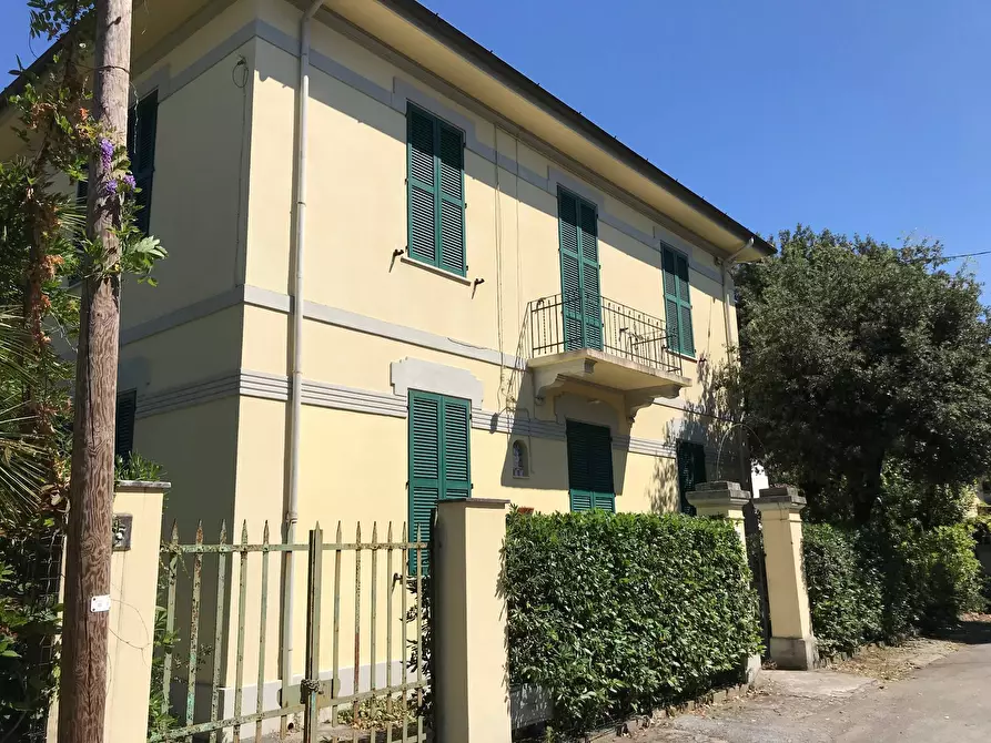 Immagine 1 di Villa in vendita  in Marina di Pietrasanta a Pietrasanta