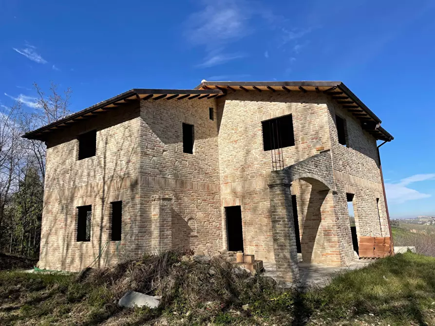 Immagine 19 di Rustico / casale in vendita  a Castignano