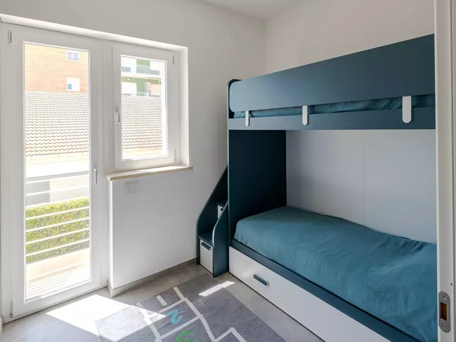 Immagine 18 di Appartamento in vendita  in I fila mare a Cupra Marittima