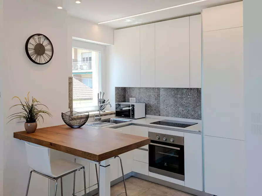 Immagine 9 di Appartamento in vendita  in I fila mare a Cupra Marittima