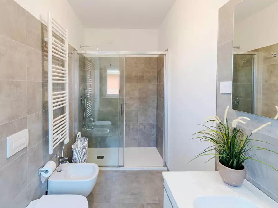 Immagine 14 di Appartamento in vendita  in I fila mare a Cupra Marittima