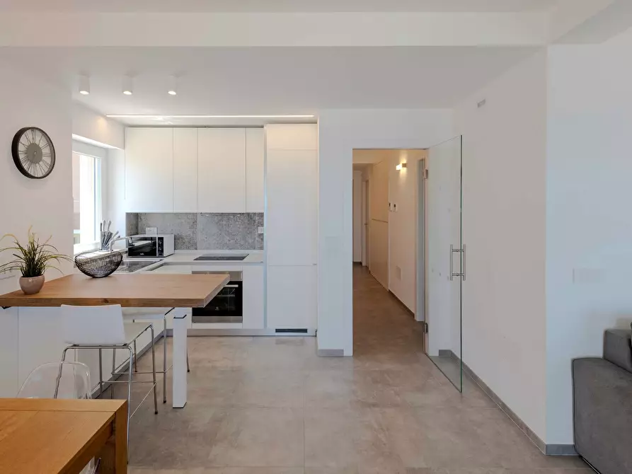 Immagine 11 di Appartamento in vendita  in I fila mare a Cupra Marittima