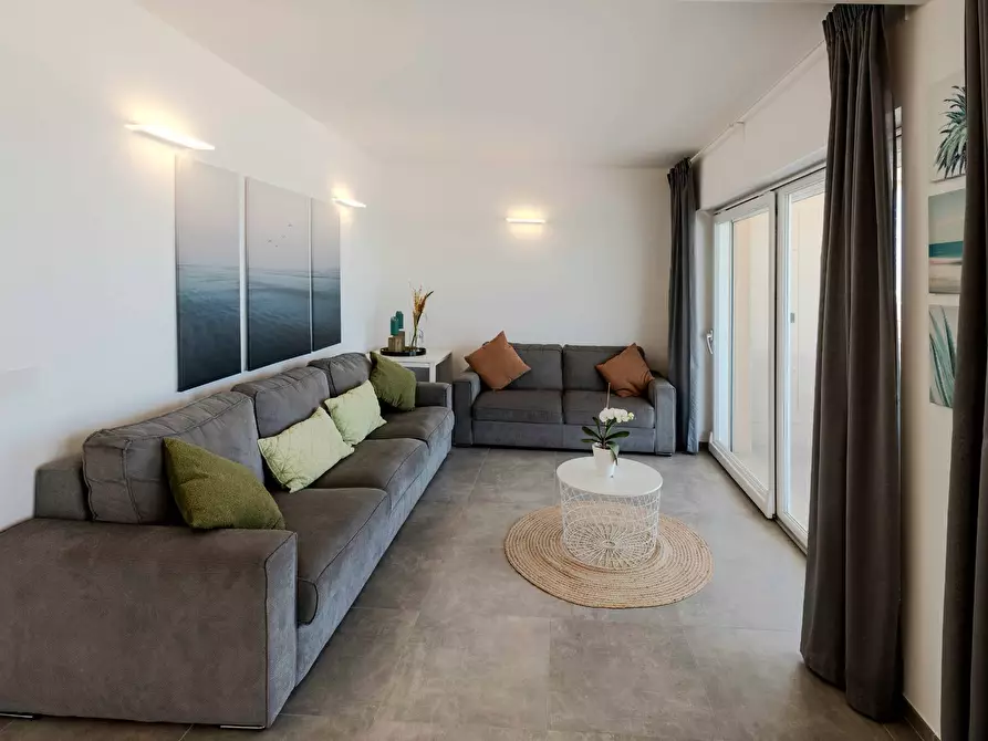 Immagine 8 di Appartamento in vendita  in I fila mare a Cupra Marittima