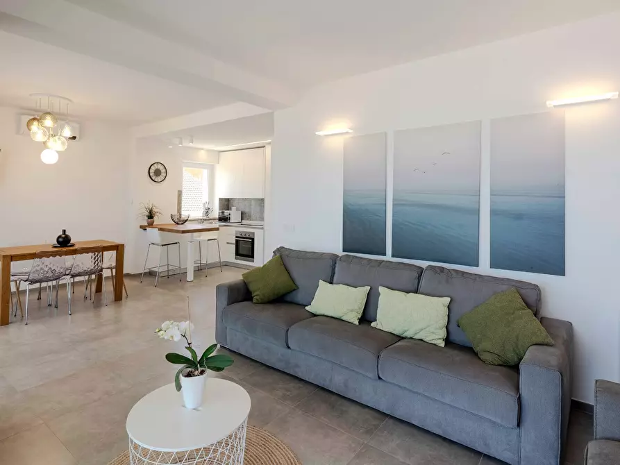 Immagine 12 di Appartamento in vendita  in I fila mare a Cupra Marittima