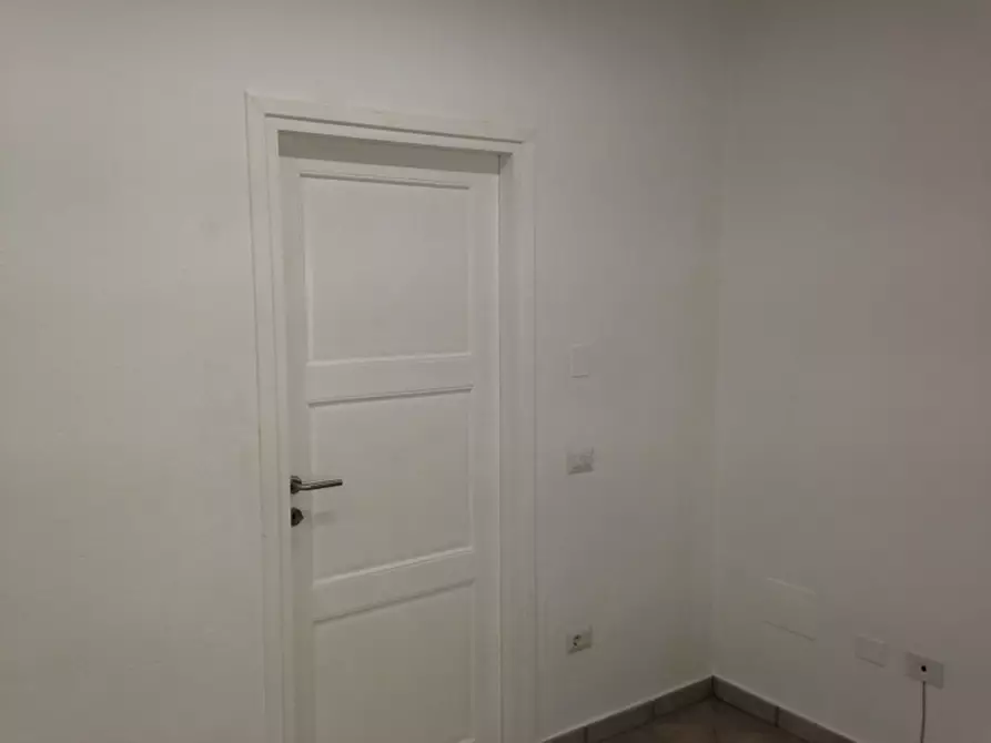 Immagine 2 di Attività commerciale in affitto  a Empoli