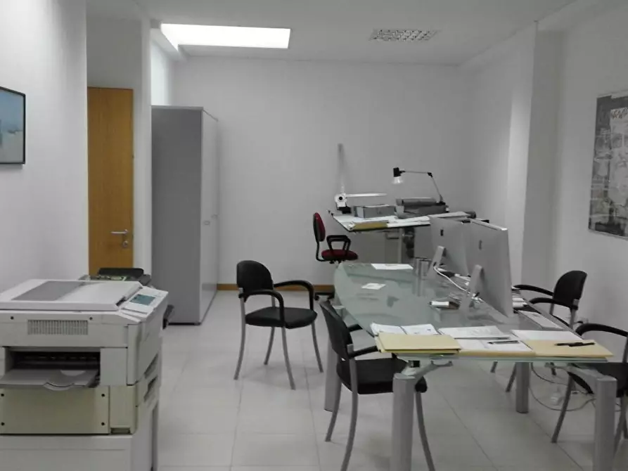 Immagine 9 di Ufficio in affitto  a Empoli