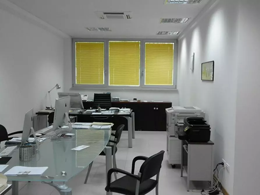 Immagine 10 di Ufficio in affitto  a Empoli