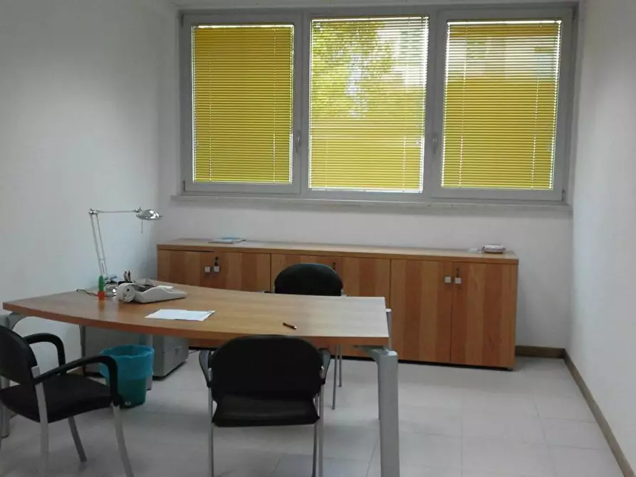 Immagine 11 di Ufficio in affitto  a Empoli