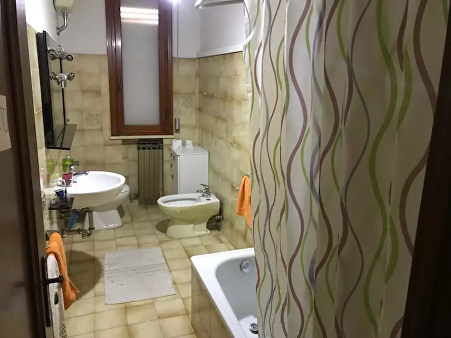 Immagine 8 di Camera in affitto  a Vinci