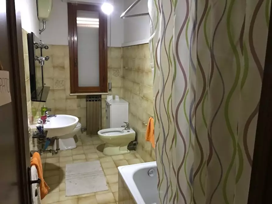 Immagine 9 di Camera in affitto  a Vinci